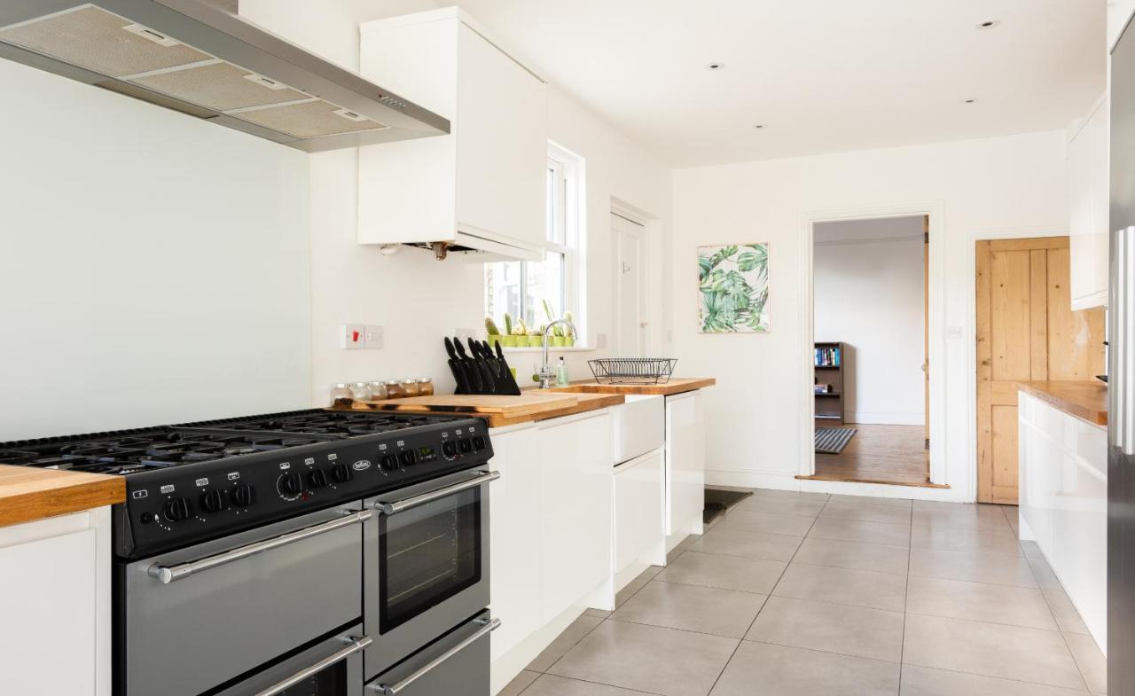 The Magdalene Cottage - Modern & Comfortable 4Bdr Family Home เคมบริดจ์ ภายนอก รูปภาพ